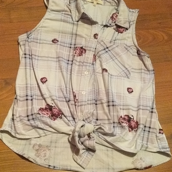 Shirt - Picture 2 of 3